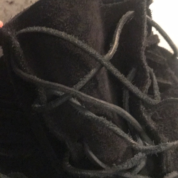 Minnetonka Moccasin Boots Black - Picture 6 of 6